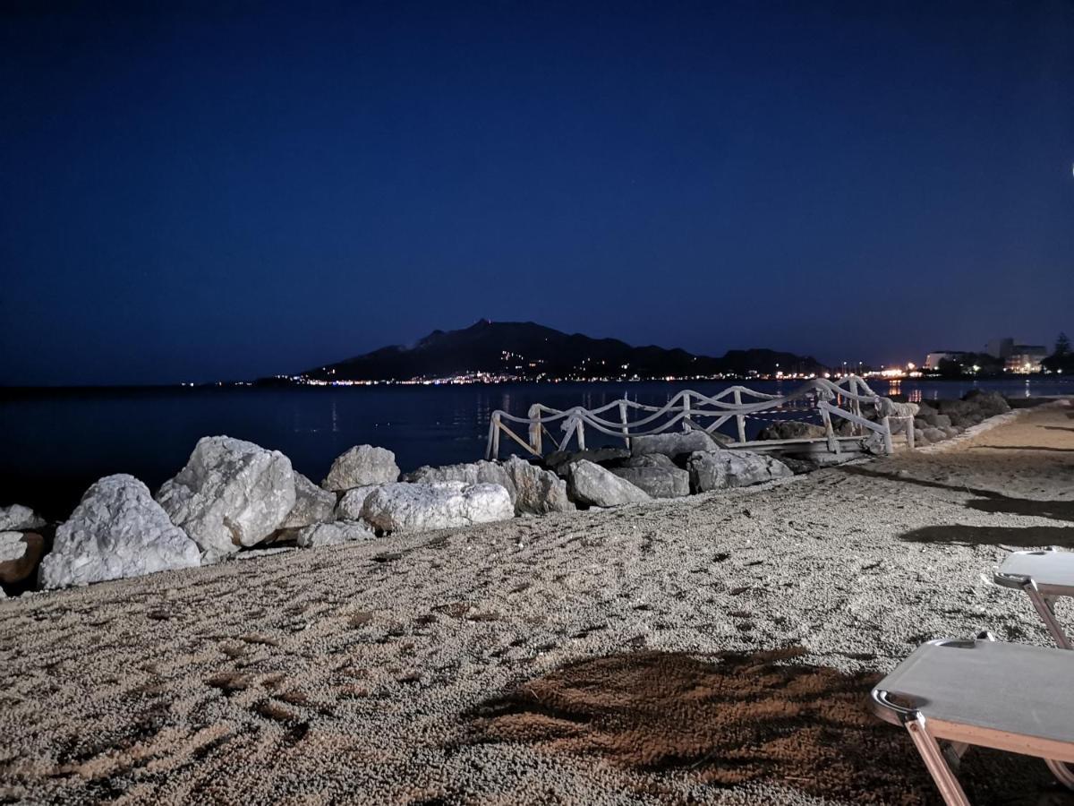 Point Ephemere Beachfront Apartments Zákinthosz Kültér fotó